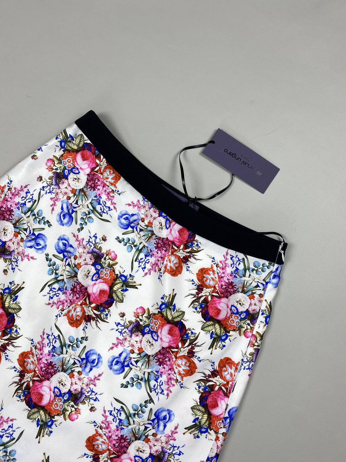 Emanuel Ungaro BNWT! Emanuel Ungaro ladies silk floral patterns skirt Size 27" / US 4 / IT 40 - 4 Thumbnail