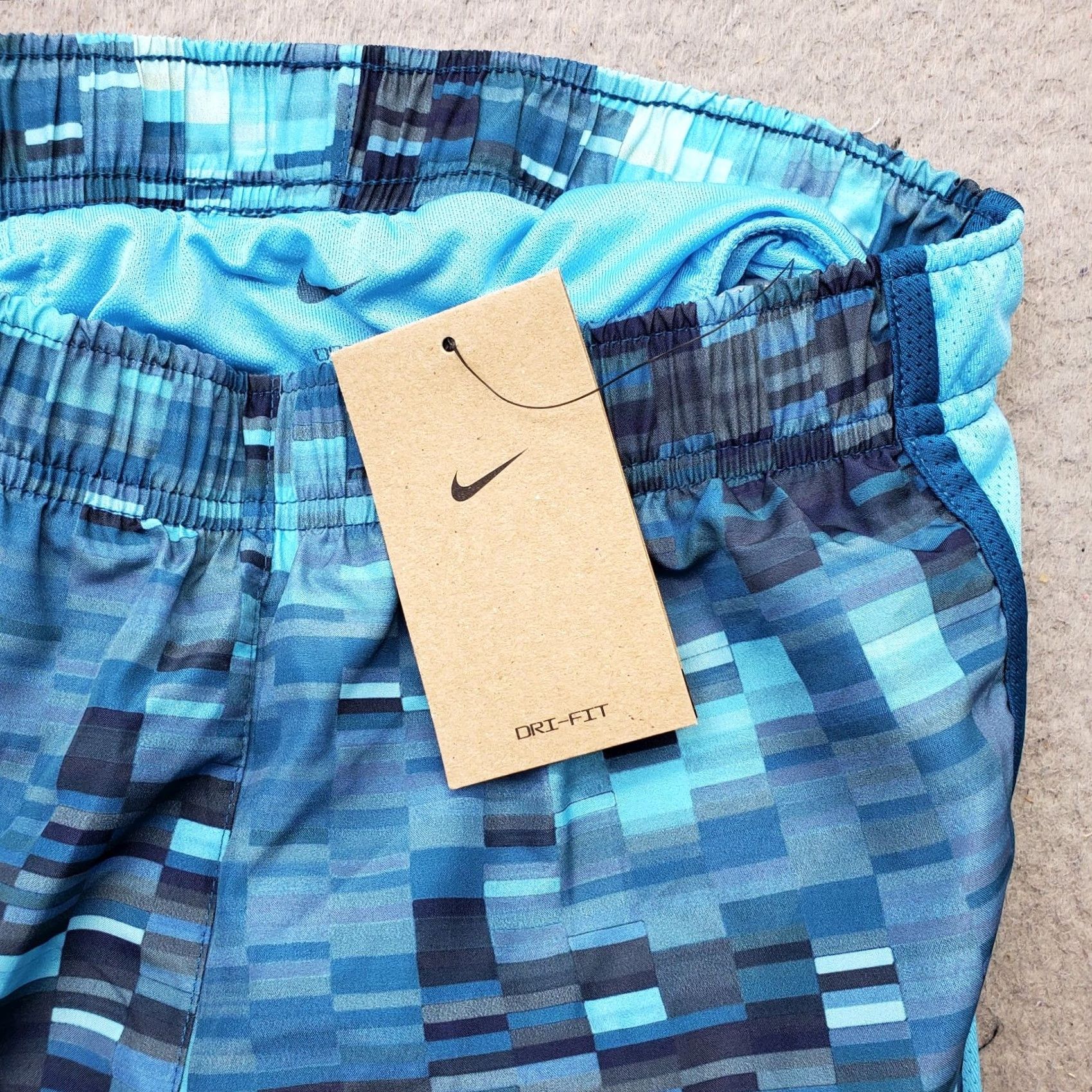 Nike Nike Dri-Fit Activewear Shorts Women XS Multicolor Geometric Elastic Waist Liner Inseam 3" Quietly Used Womens Size 26" / US 2 / IT 38 - 5 Thumbnail