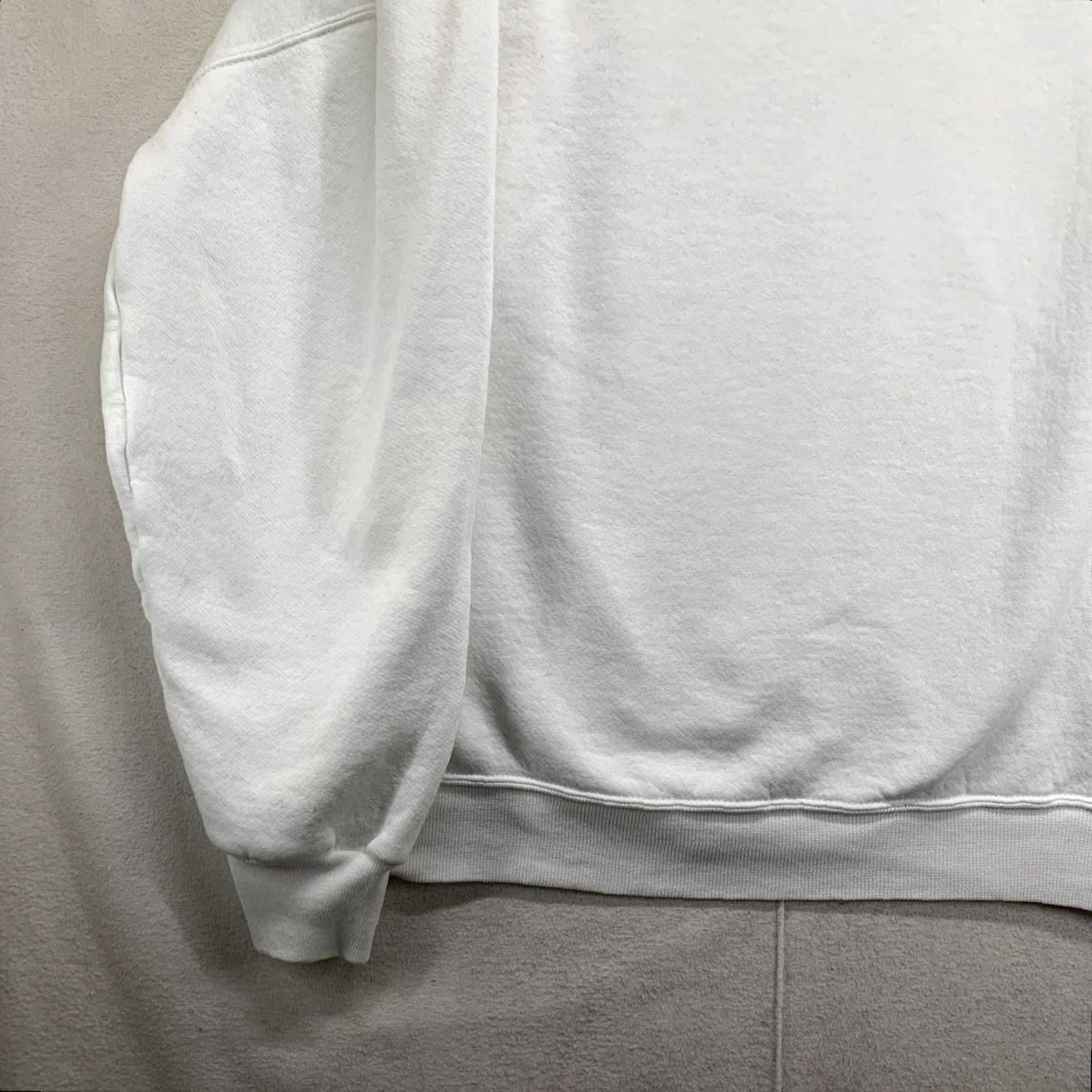 Russell Athletic VINTAGE Russell Athletic Crewneck Sweatshirt Unisex Adults 2XL White Logo Sweatshirt Retro 90s Grunge Hipster High School Tennis Gym & Training Size US XXL / EU 58 / 5 - 6 Thumbnail