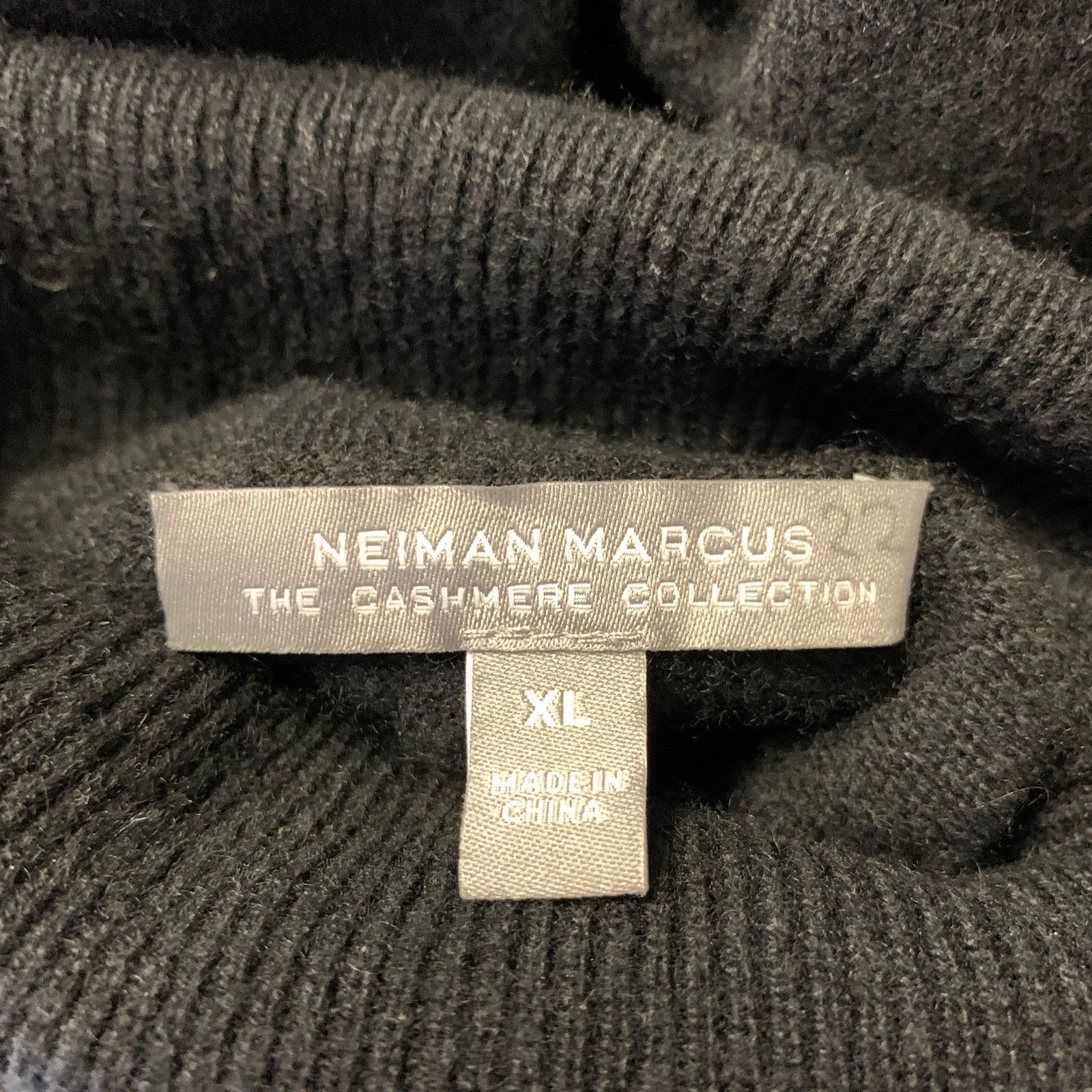 Neiman Marcus NEIMAN MARCUS Size XL Black Cashmere Turtleneck Sweater Size XL / US 12-14 / IT 48-50 - 5 Thumbnail