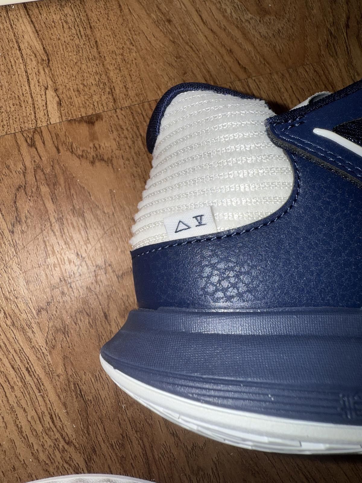 Nike Nike Kyrie 5 Low TB Midnight Navy Size US 5 / EU 37 - 9 Thumbnail