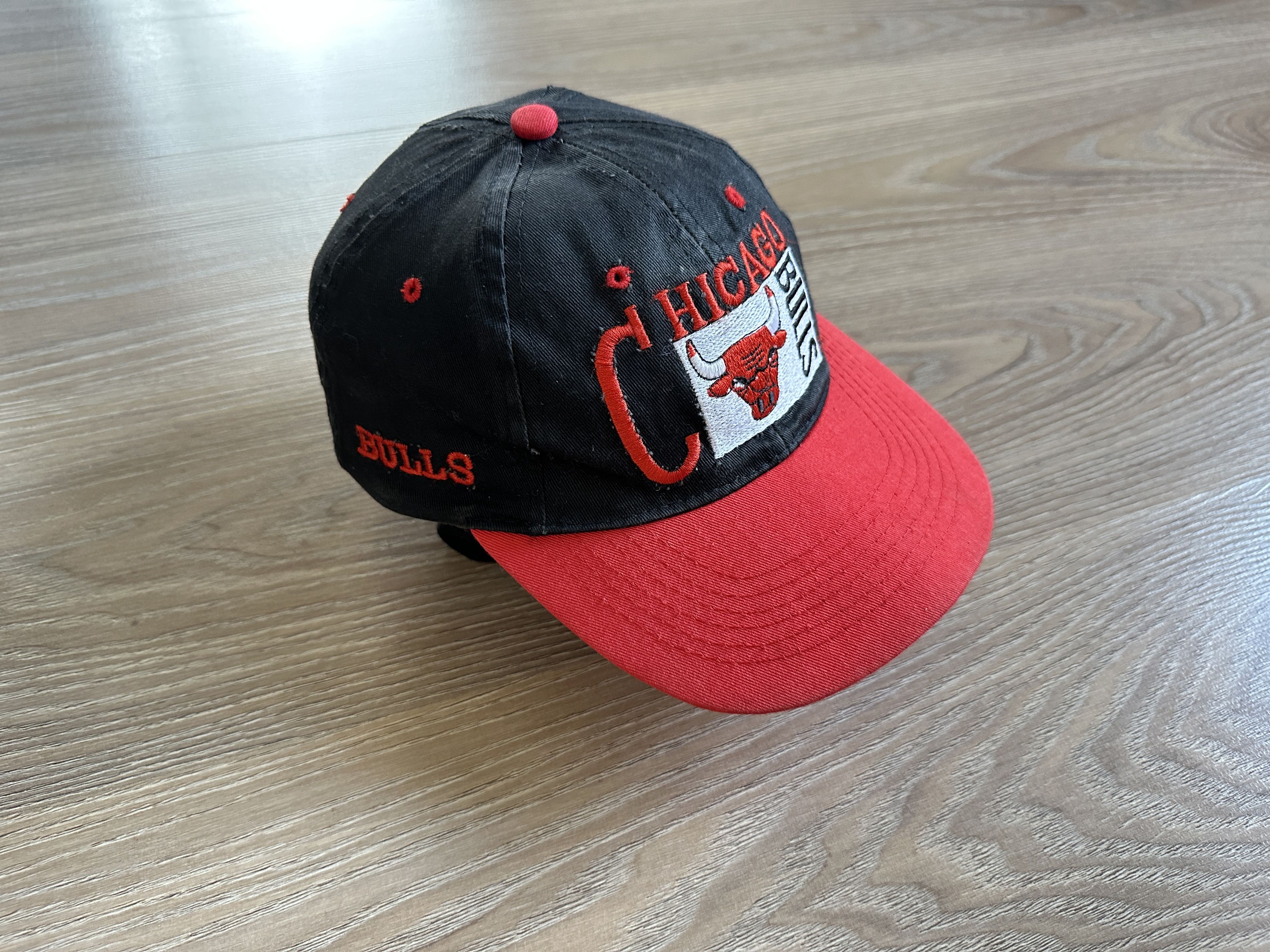 NBA Vintage Chicago Red Baseball Hat Cap Size ONE SIZE - 4 Thumbnail