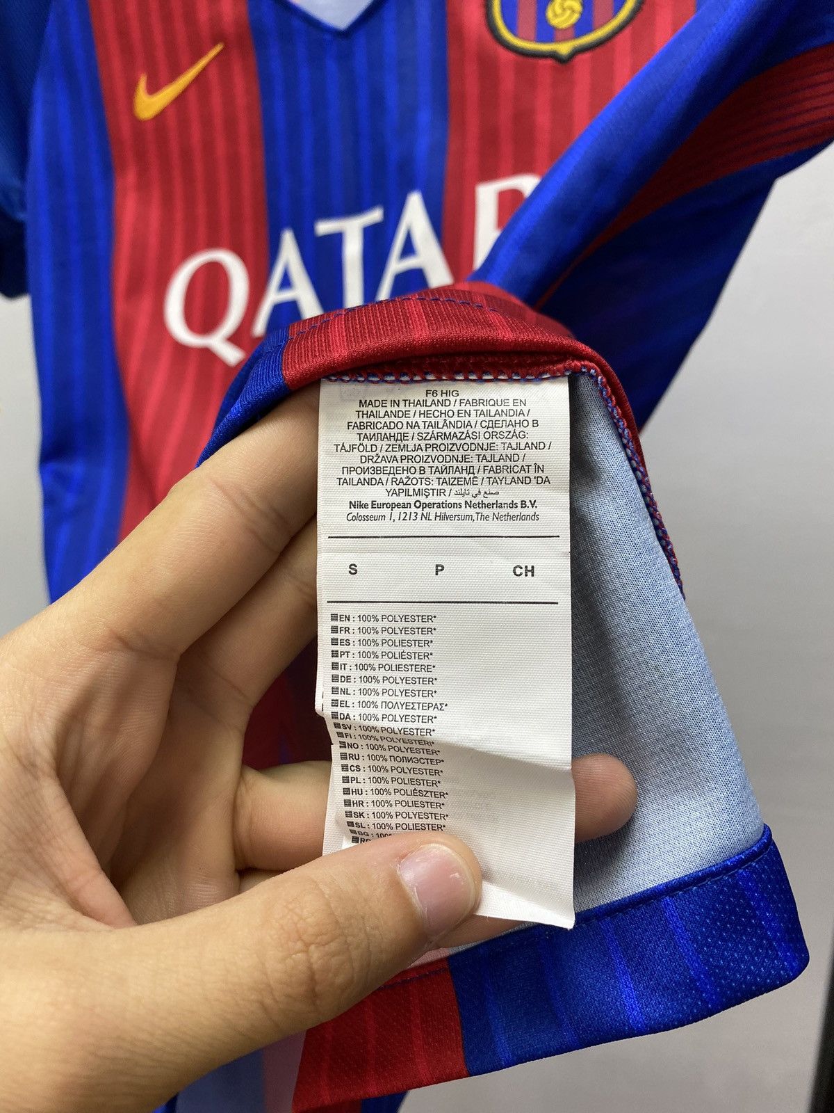 Nike Women's FC BARCELONA NIKE 2016 2017 HOME FOOTBALL Size S / US 4 / IT 40 - 12 Thumbnail