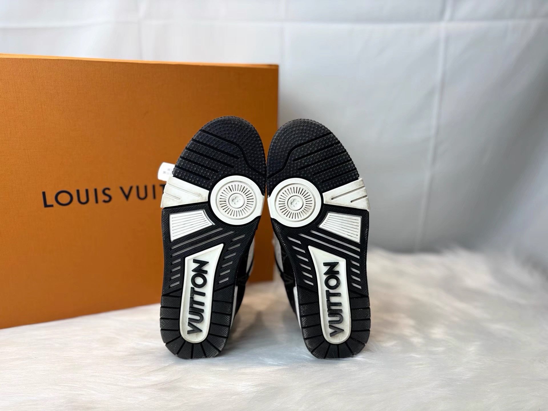 Louis Vuitton Louis Vuitton Black Denim Monogram Trainer Sneakers K36 Size US 5 / IT 35 - 4 Thumbnail