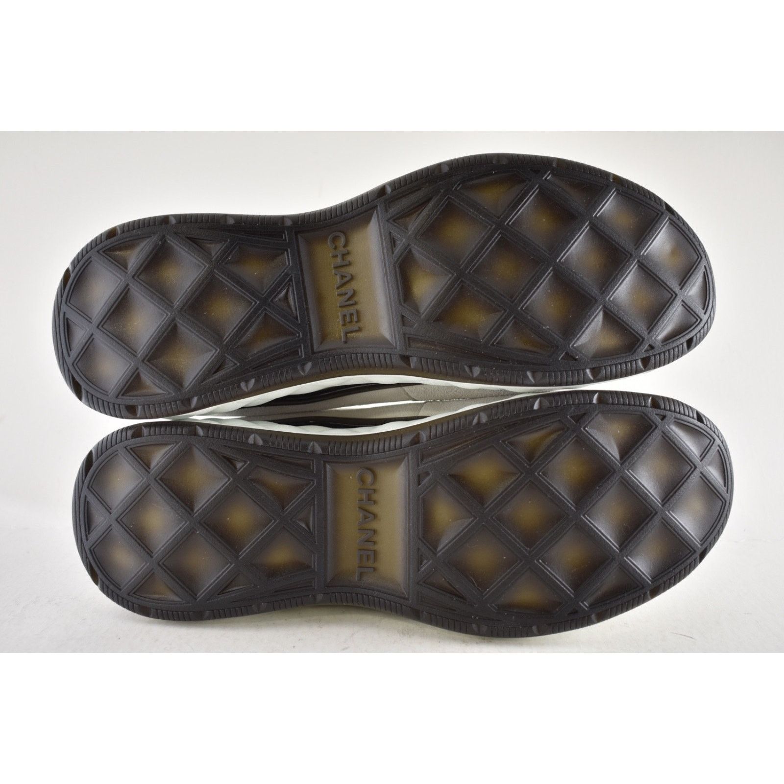 Chanel Mens White Grey Black CC Logo Low Top Trainer Sneaker 11 Size US 11 / EU 44 - 13 Thumbnail