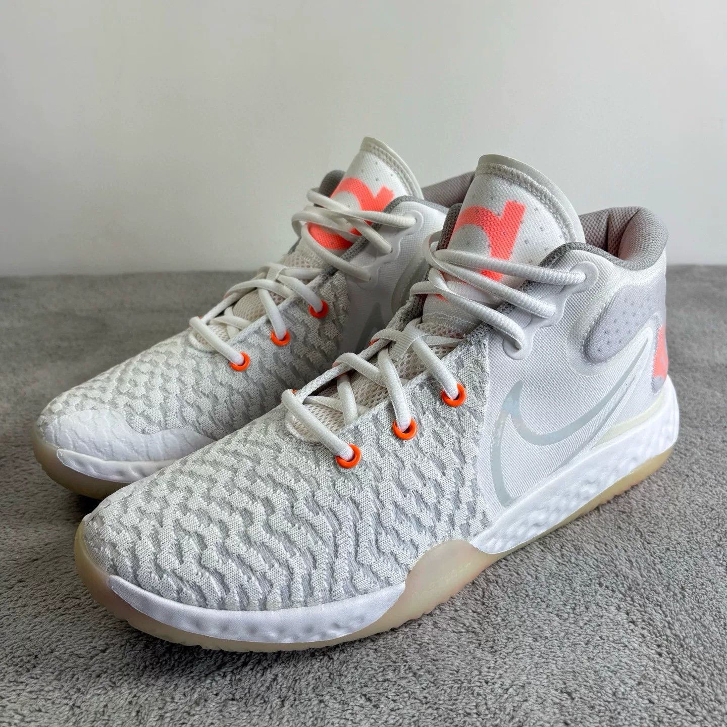 Nike Nike White Lowtop Sneakers 44.5 Men Size US 11 / EU 44 - 1 Thumbnail