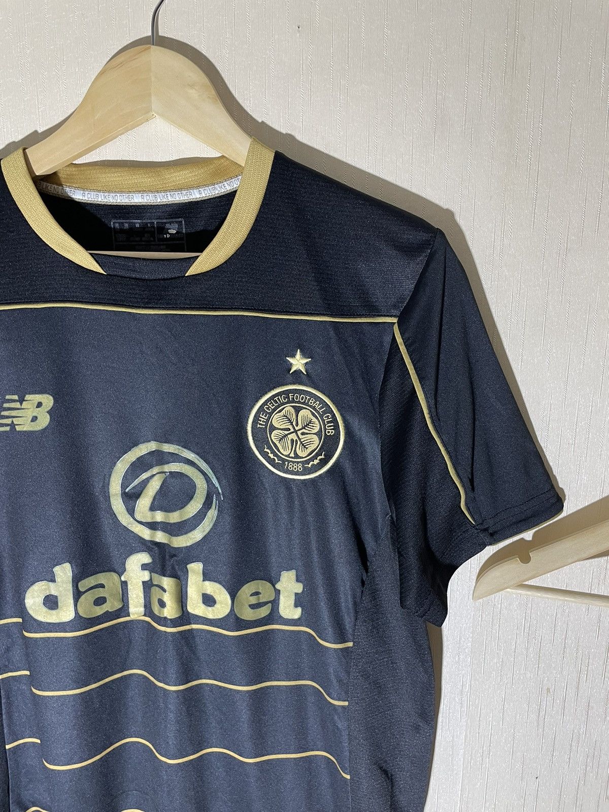 New Balance New balance Celtic streetwear soccer jersey Size US M / EU 48-50 / 2 - 2 Thumbnail