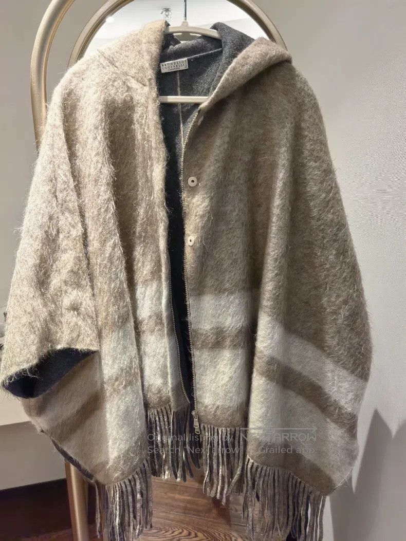 Brunello Cucinelli Brunello Cucinelli Autumn and Winter Shawl, Long Fur Style Size XS / US 0-2 / IT 36-38 - 1 Thumbnail