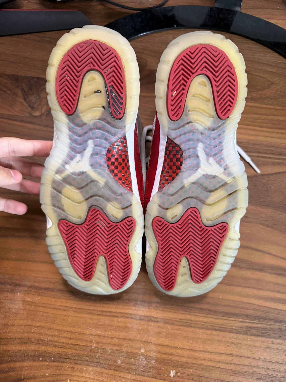 Jordan Brand Jordan 11 Cherry Size US 7 / EU 40 - 3 Thumbnail
