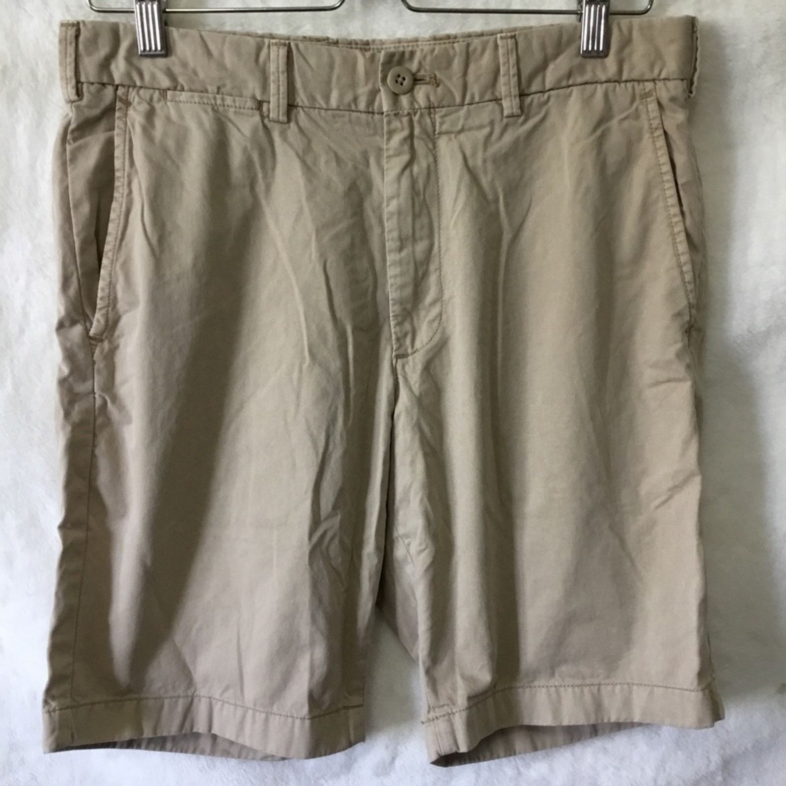 Uniqlo Uniqlo Men’s Beige Flat Front Shorts in Khaki Size US 28 / EU 44 - 1 Thumbnail