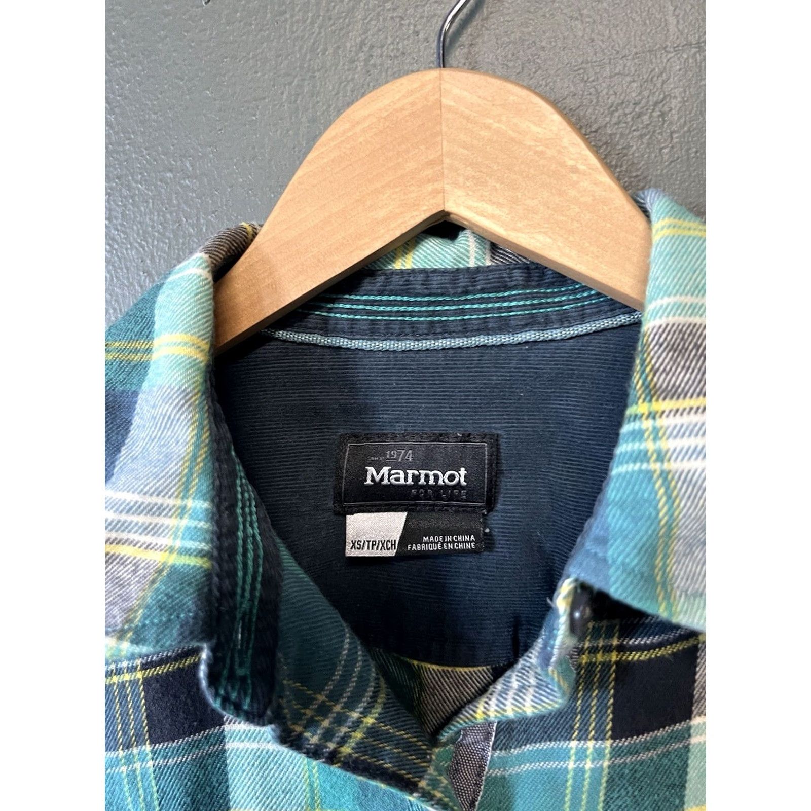 Marmot VINTAGE Marmot Womens Green Long Sleeve Button Up Outdoor Flannel XS Button-Up Collared Basic Womens XS Green Outdoor Flannel Marmot Shirt Size XS / US 0-2 / IT 36-38 - 3 Thumbnail