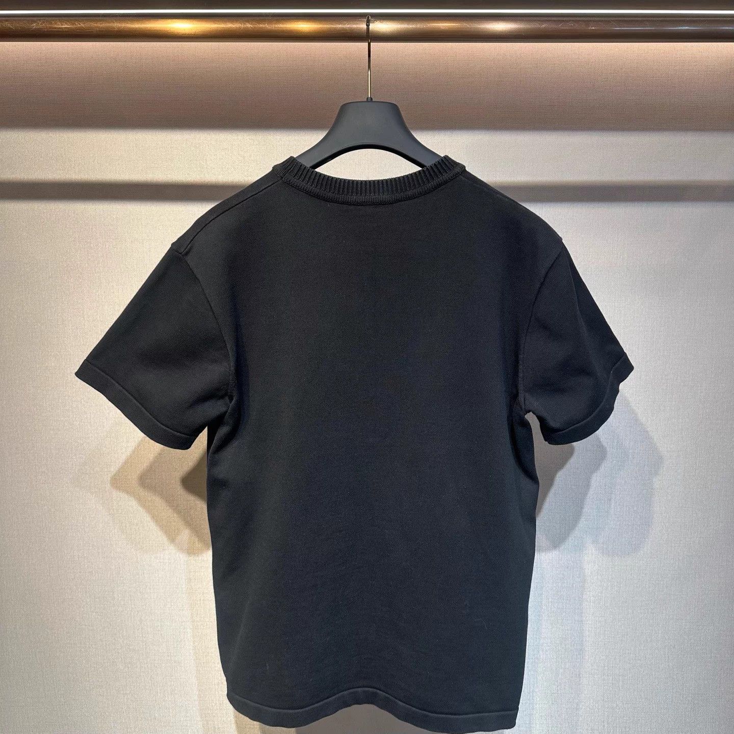 Louis Vuitton lv black pin logo short-sleeve L Size US L / EU 52-54 / 3 - 5 Thumbnail