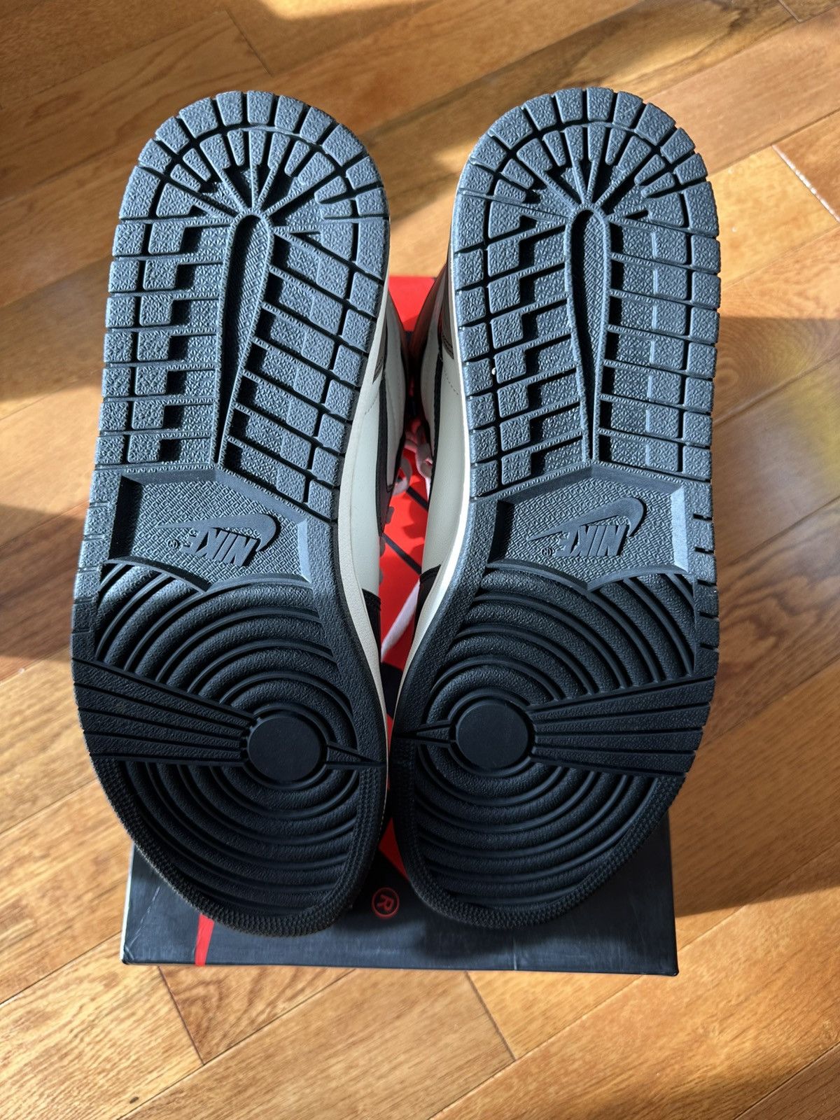 Jordan Brand × Nike Air Jordan 1 Mocha Size US 12 / EU 45 - 3 Thumbnail