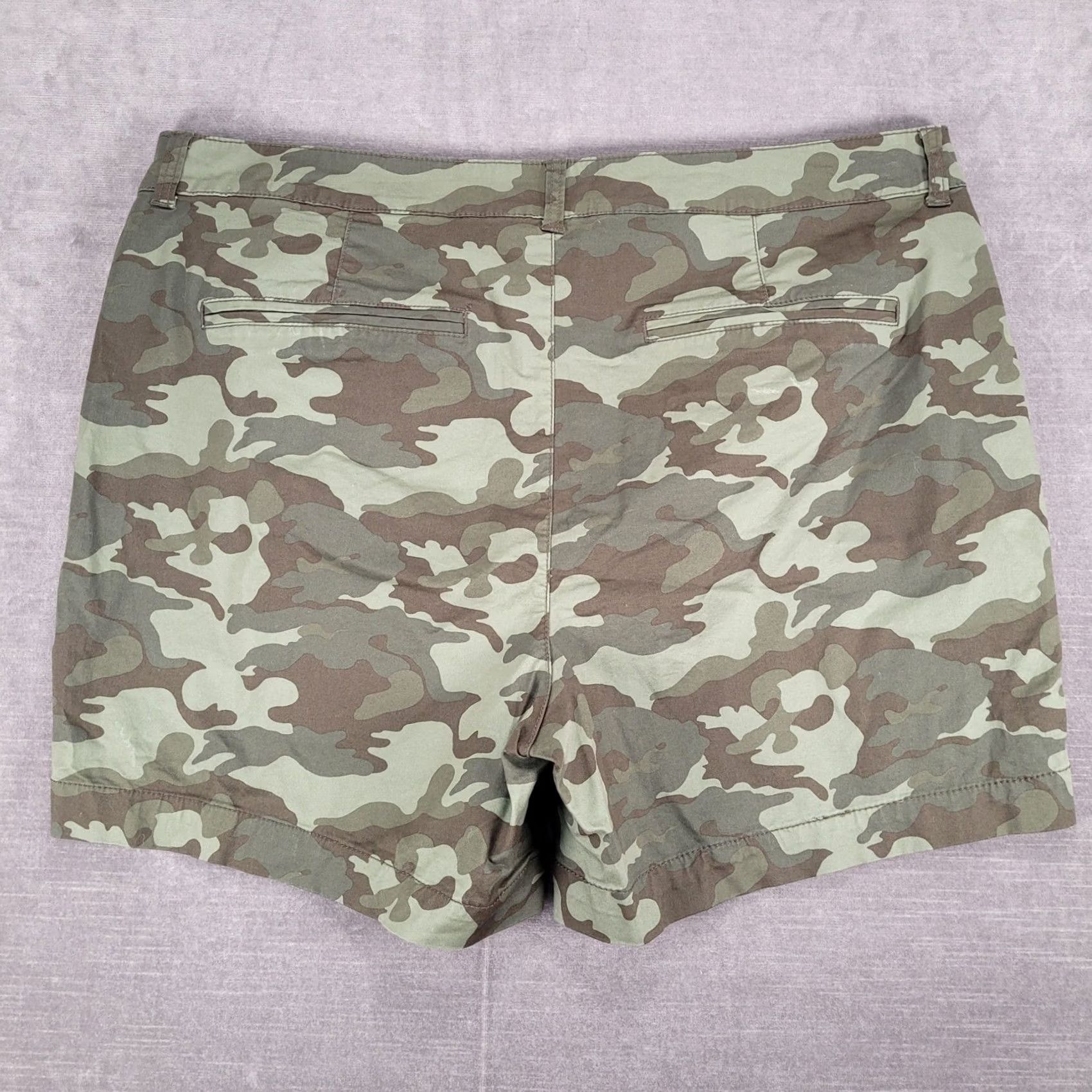 Old Navy Old Navy High Rise Camo Print Casual Shorts Size 18 Womens Size 40" / US 18 - 5 Thumbnail