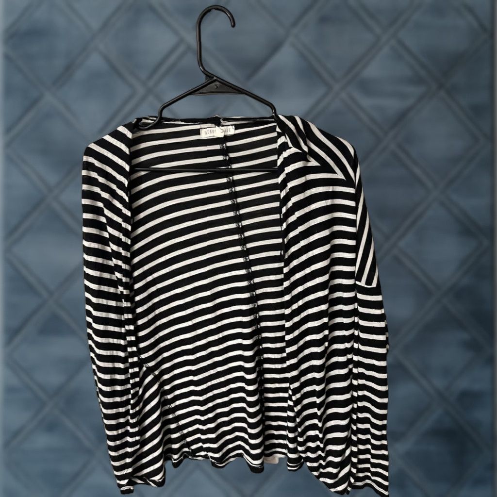 Aeropostale VINTAGE Aeropostale Women's Cardigan Bohemian Long Sleeve XS Black White Striped Cotton Sweater Department Women Size XS / US 0-2 / IT 36-38 - 1 Thumbnail