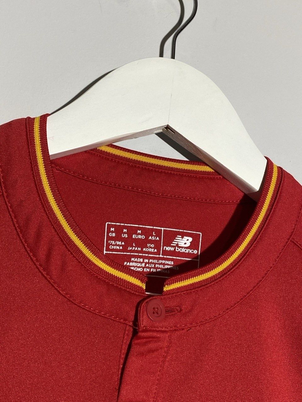 New Balance New Balance Liverpool FC 2016/17 Home Football Shirt Jersey Size US M / EU 48-50 / 2 - 11 Thumbnail