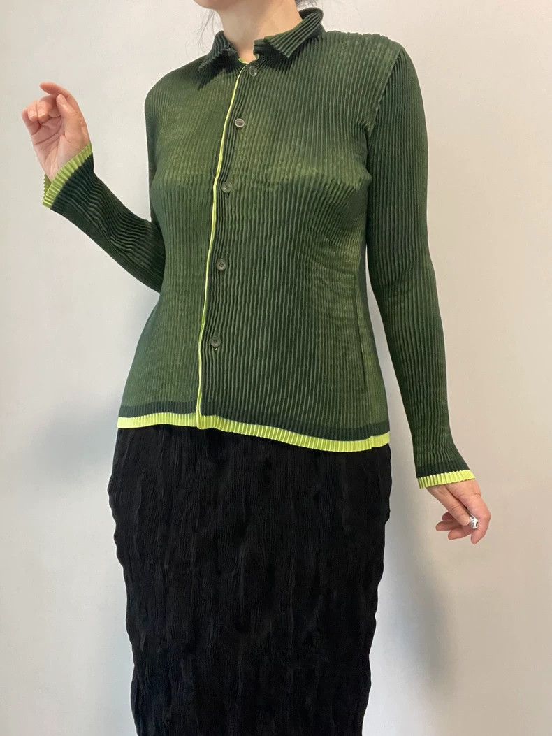 Issey Miyake Issey Miyake Green pleated top Size M / US 6-8 / IT 42-44 - 2 Thumbnail