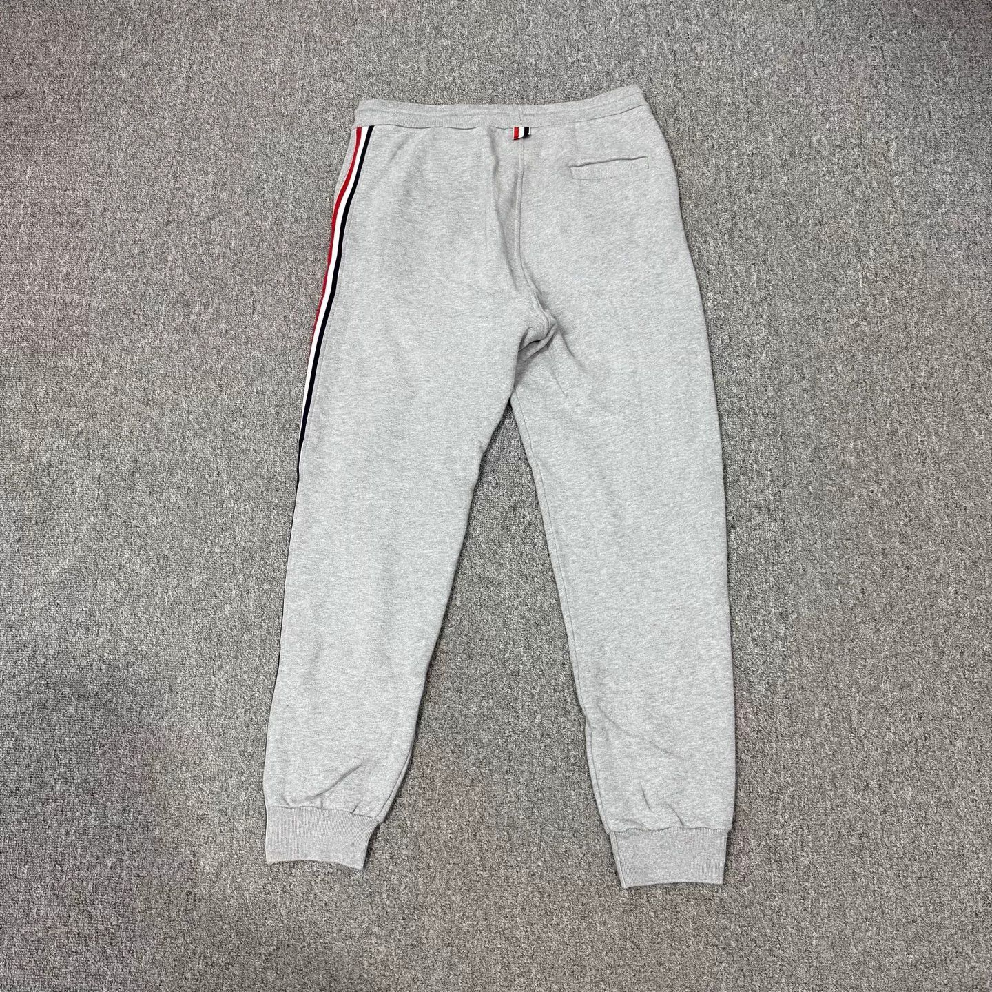 Thom Browne Thom Browne TB gray side stripe sweatpants 3 99 New Size US 32 / EU 48 - 2 Thumbnail