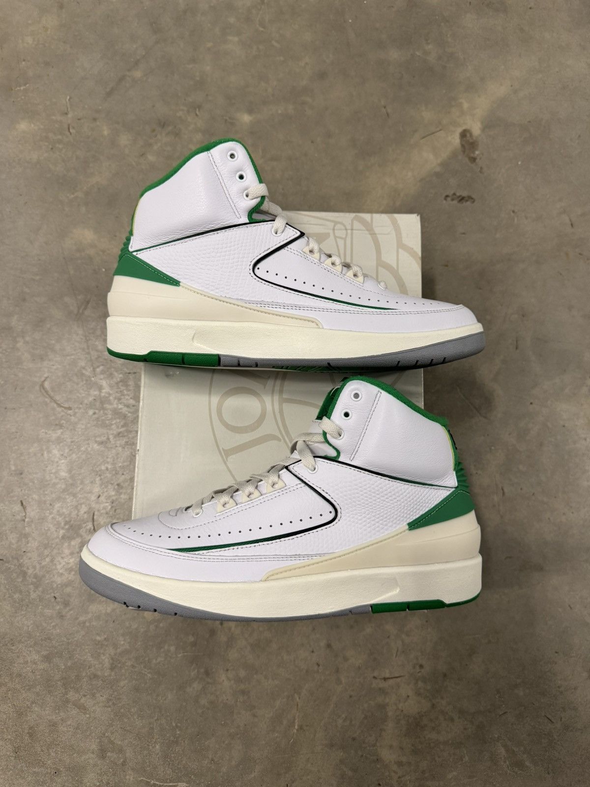 Jordan Brand Jordan 2 Retro Lucky Green Size 9 Size US 9 / EU 42 - 2 Thumbnail