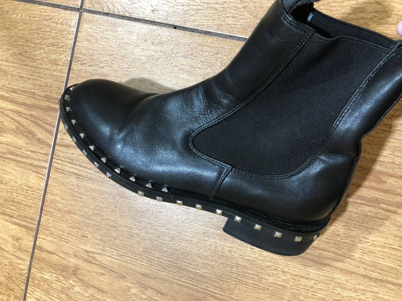 Valentino Luxury Valentino Black Studded Detail Chelsea Boots Size 36 Size US 6 / IT 36 - 8 Thumbnail