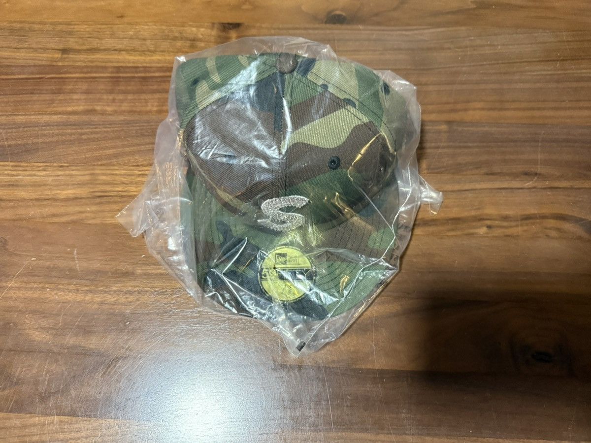 Supreme × Swarovski SUPREME X SWAROVSKI S LOGO NEW ERA FITTED HAT in Camo 7 3/8 Size ONE SIZE - 5 Thumbnail
