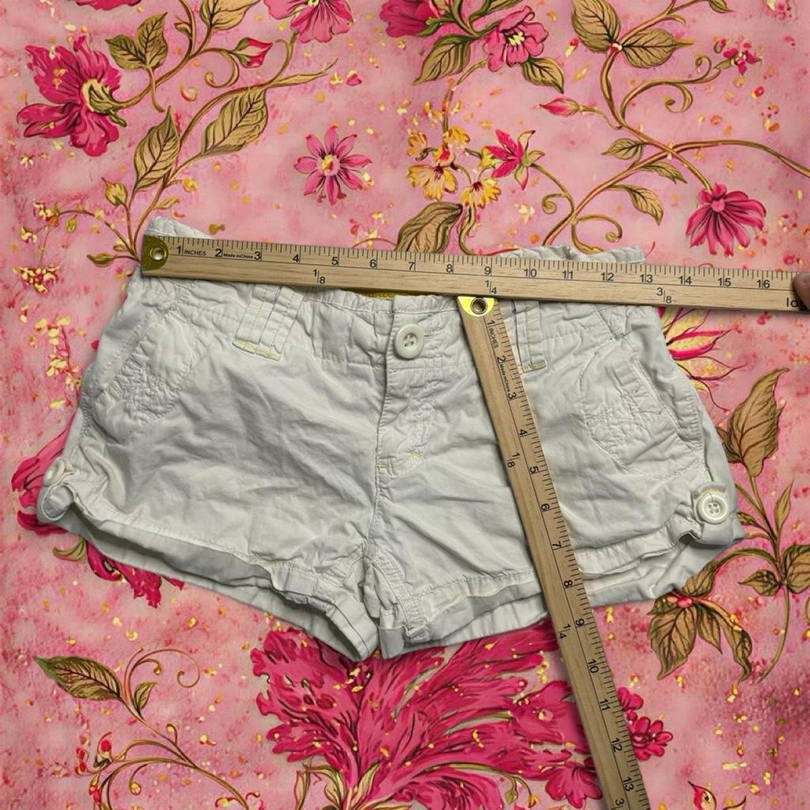 American Eagle Outfitters White low rise American Eagle cargo shorts button size 2 Size 26" / US 2 / IT 38 - 3 Thumbnail