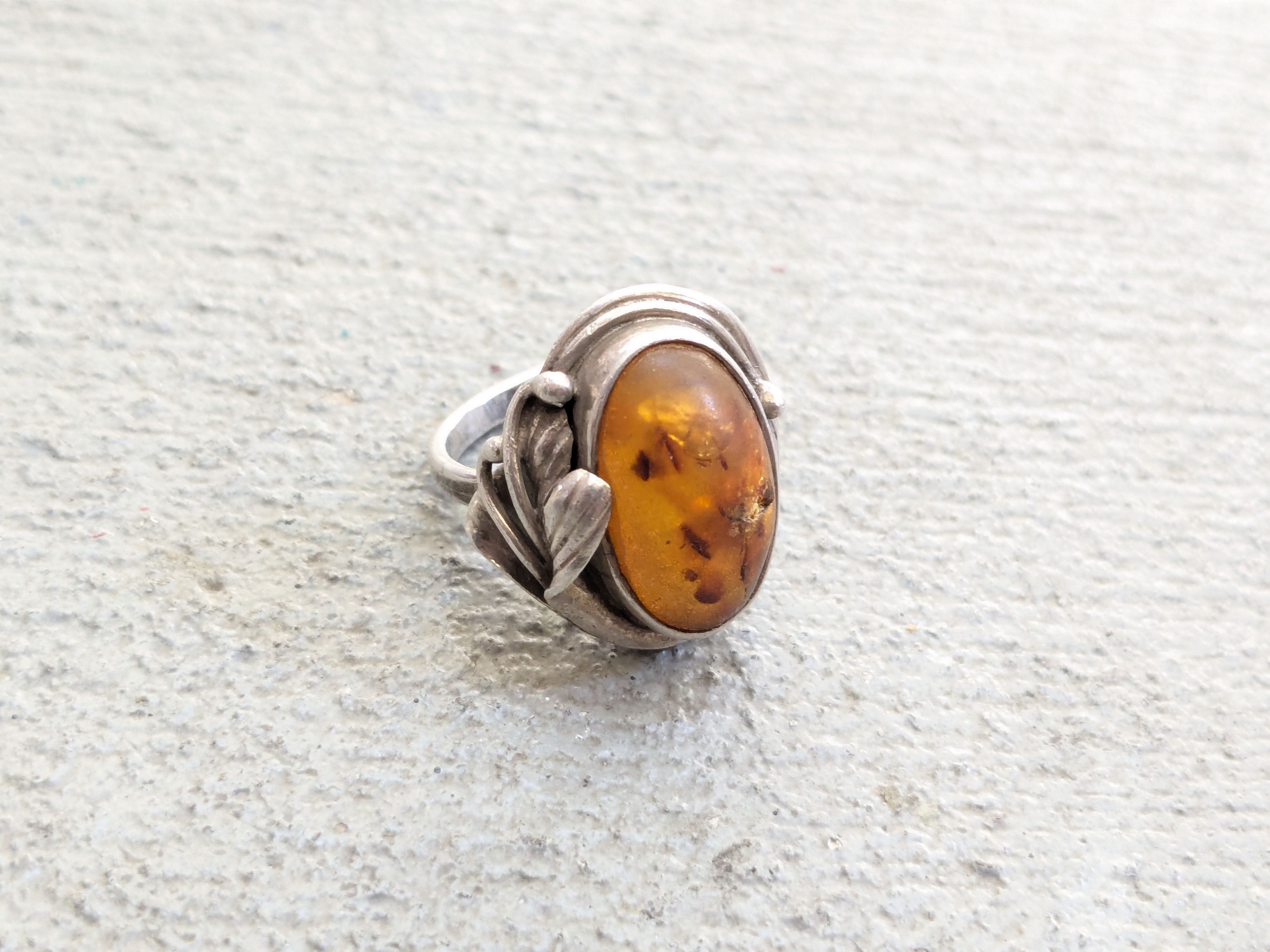 Jewelry Vintage Sterling Silver Ring Amber Oval Baltic Leaf 5 Size ONE SIZE - 1 Thumbnail