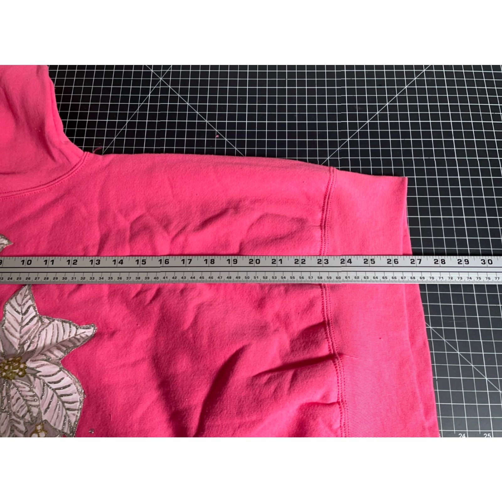 Vintage VINTAGE Munsingwear Sweatshirt Women's Large Pink Poinsettia Christmas Floral Decal Crew Neck Pullover 50-50 Cotton-Polyester Size L / US 10 / IT 46 - 6 Thumbnail