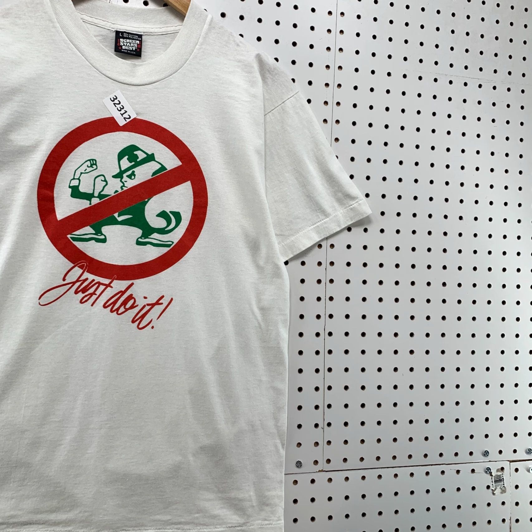 Vintage VINTAGE Screen Stars 90s Notre Dame Shirt White Adult Medium Crew Neck Short Sleeve Made in USA Mens T-Shirt Size US M / EU 48-50 / 2 - 4 Thumbnail