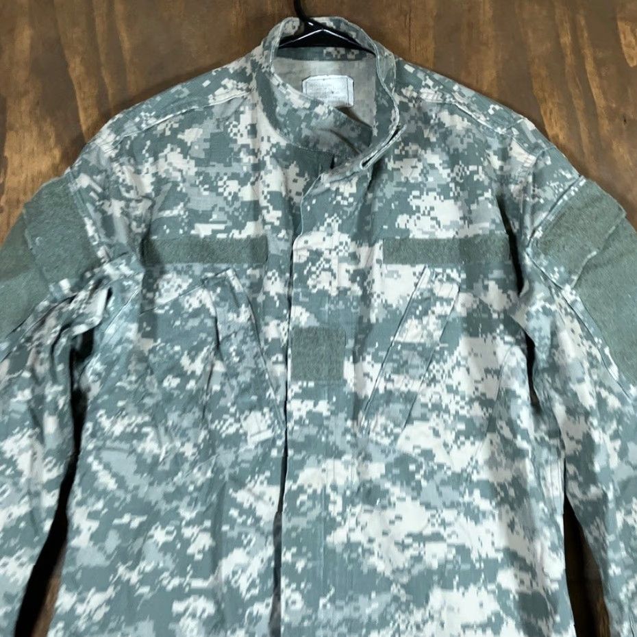 Vintage VINTAGE Army Combat Mens Coat ACU Green Camouflage UCP Uniform Digicam Small Long Jacket Mens Green Camouflage ACU Digicam Small Long Size US S / EU 44-46 / 1 - 2 Thumbnail