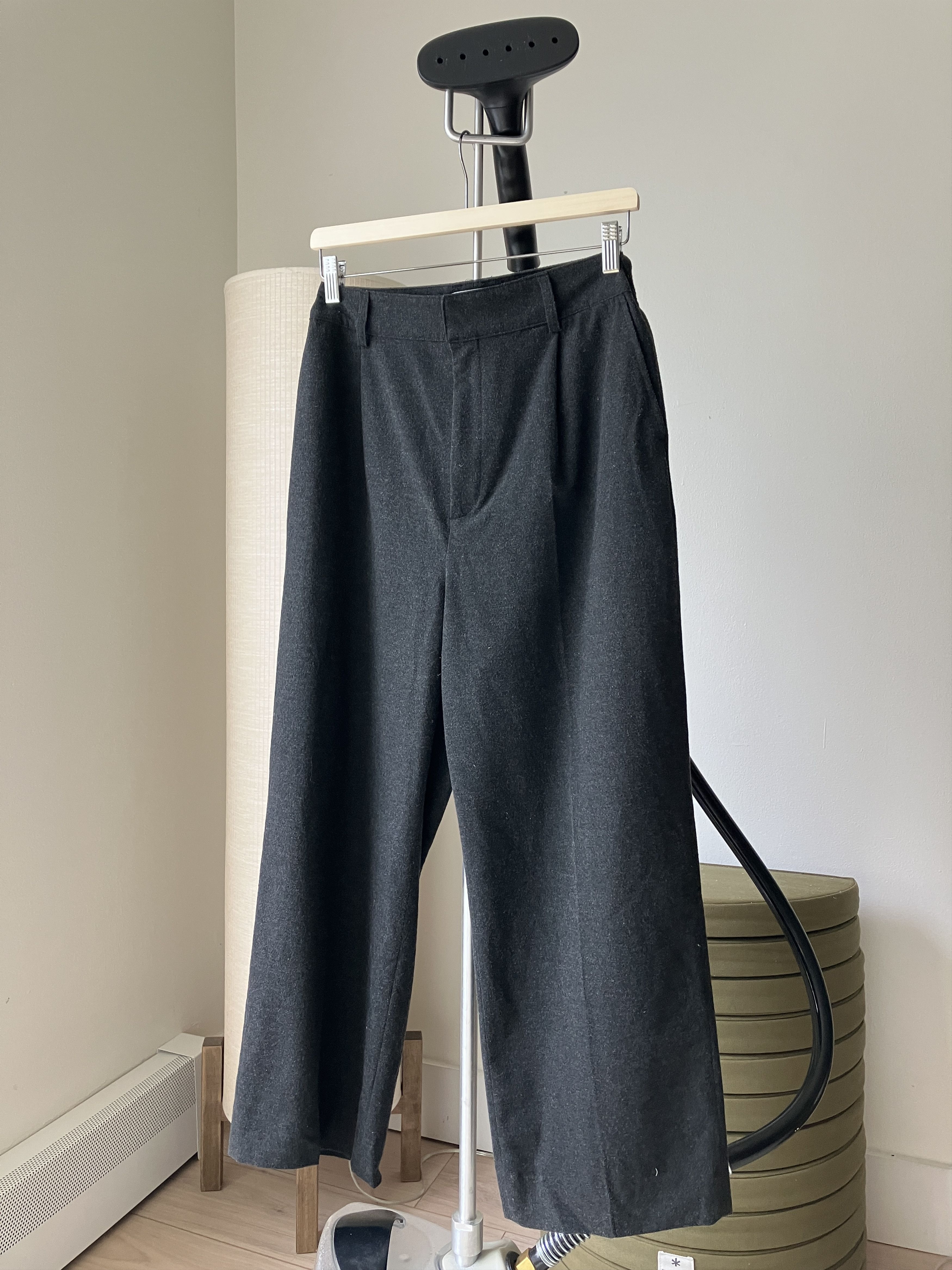 Daniel Simmons Soft Handle Essential Pleated Trousers - Charcoal Grey (30) Size US 30 / EU 46 - 3 Thumbnail