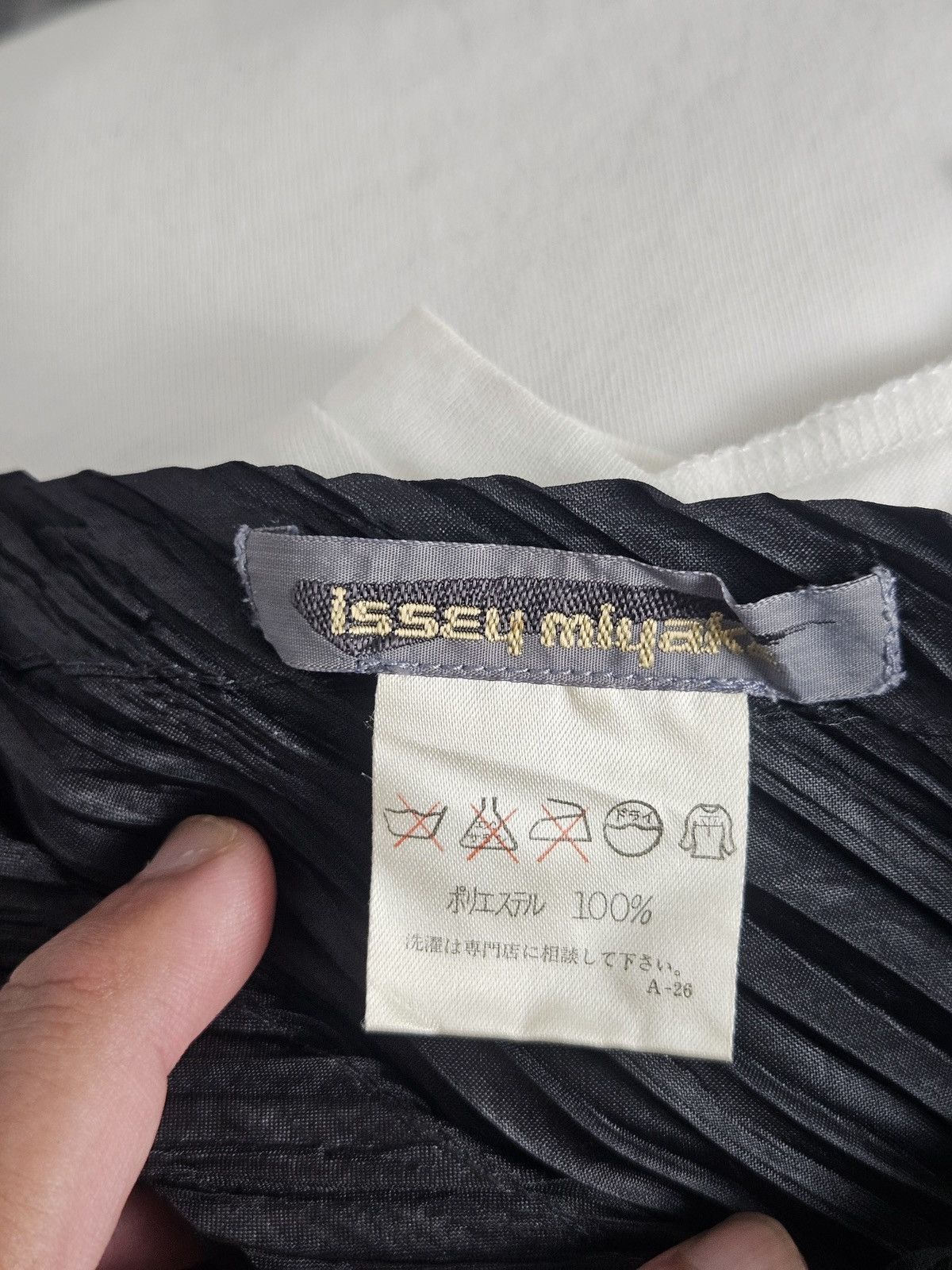 Pleats Please Issey Miyake Pleats Please Issey Miyake plissé shirt Size M / US 6-8 / IT 42-44 - 4 Thumbnail