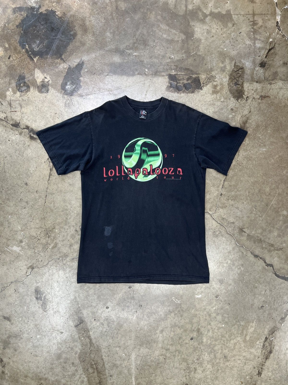 Band Tees Vintage 1997 Lollapolooza Korn prodigy Tour Giant Tee XL Size US XL / EU 56 / 4 - 2 Thumbnail