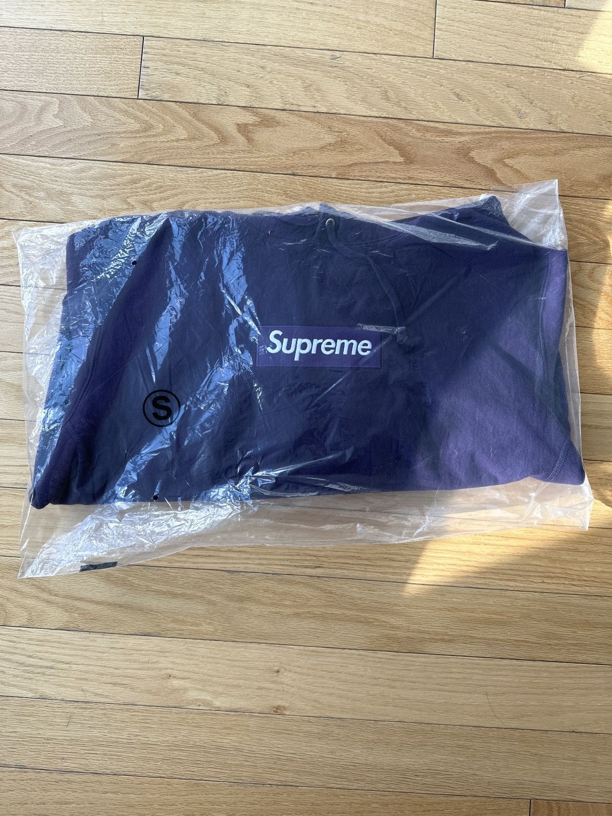 Supreme Supreme Box Logo Hoodie Dark Purple SMALL Bogo FW23 VNDS Size US S / EU 44-46 / 1 - 1 Thumbnail