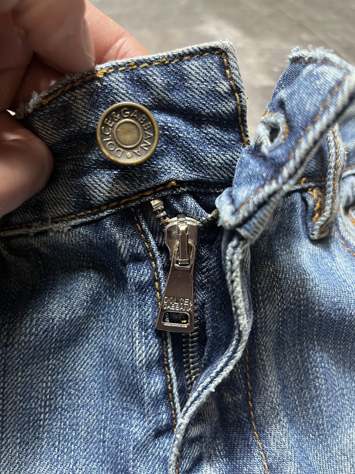 Dolce & Gabbana Vintage Dolce Gabbana Faded Denim Jeans Metal Logo Size US 36 / EU 52 - 20 Thumbnail