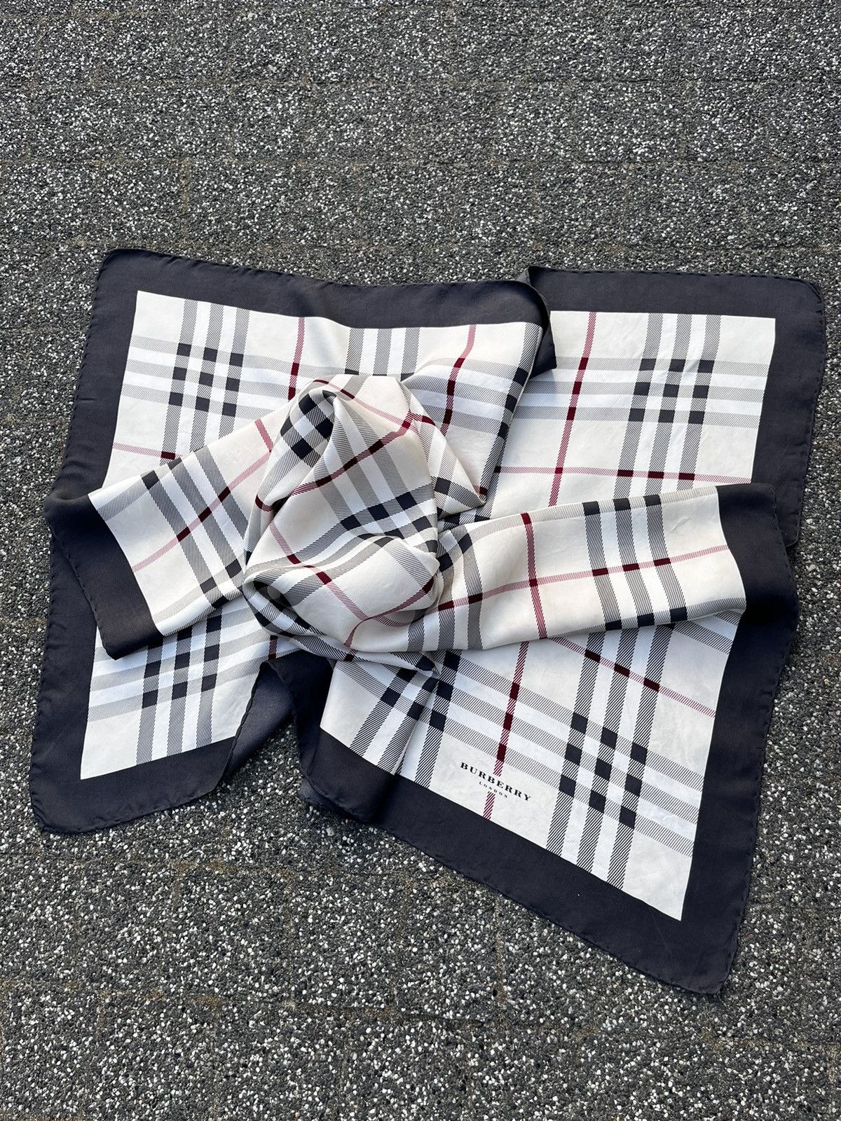 Burberry × Other 🔥BURBERRY NOVA CHECK LUXURY HANDKERCHIEF BANDANA NECKERCHIEF Size ONE SIZE - 2 Thumbnail