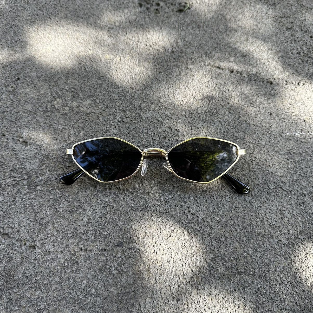 Other SUNGLASSES BRAND NEW CLASSIC RETRO VINTAGE KD4926-03 Size ONE SIZE - 1 Thumbnail