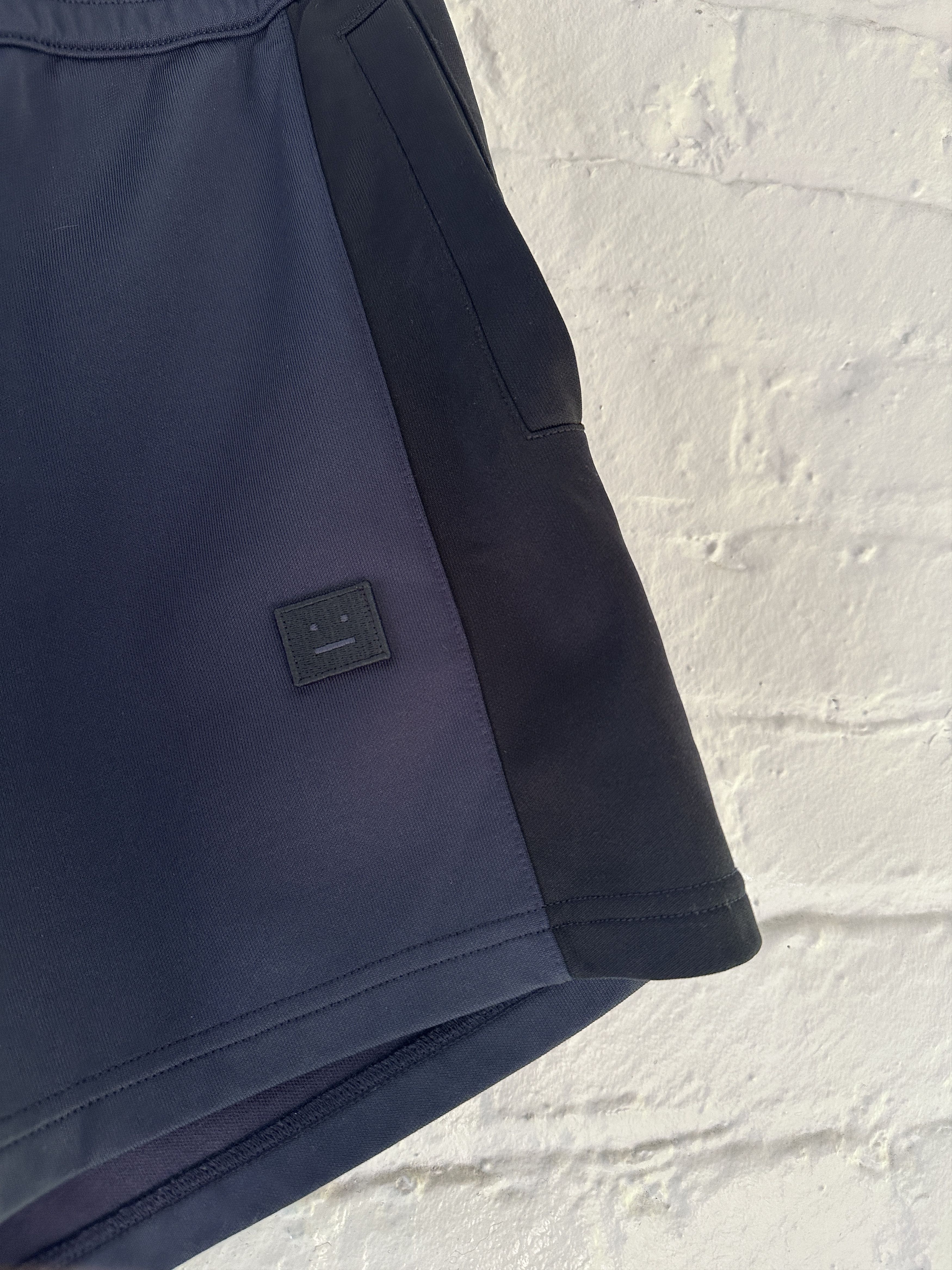 Acne Studios Acne Studios Face Logo Rugby Shorts Size US 30 / EU 46 - 2 Thumbnail