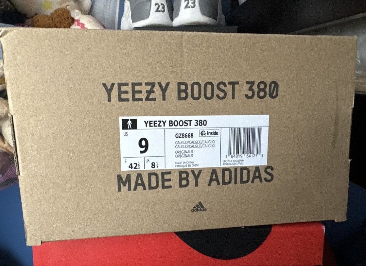Adidas Yeezy Calcite Glow Size US 9 / EU 42 - 3 Thumbnail