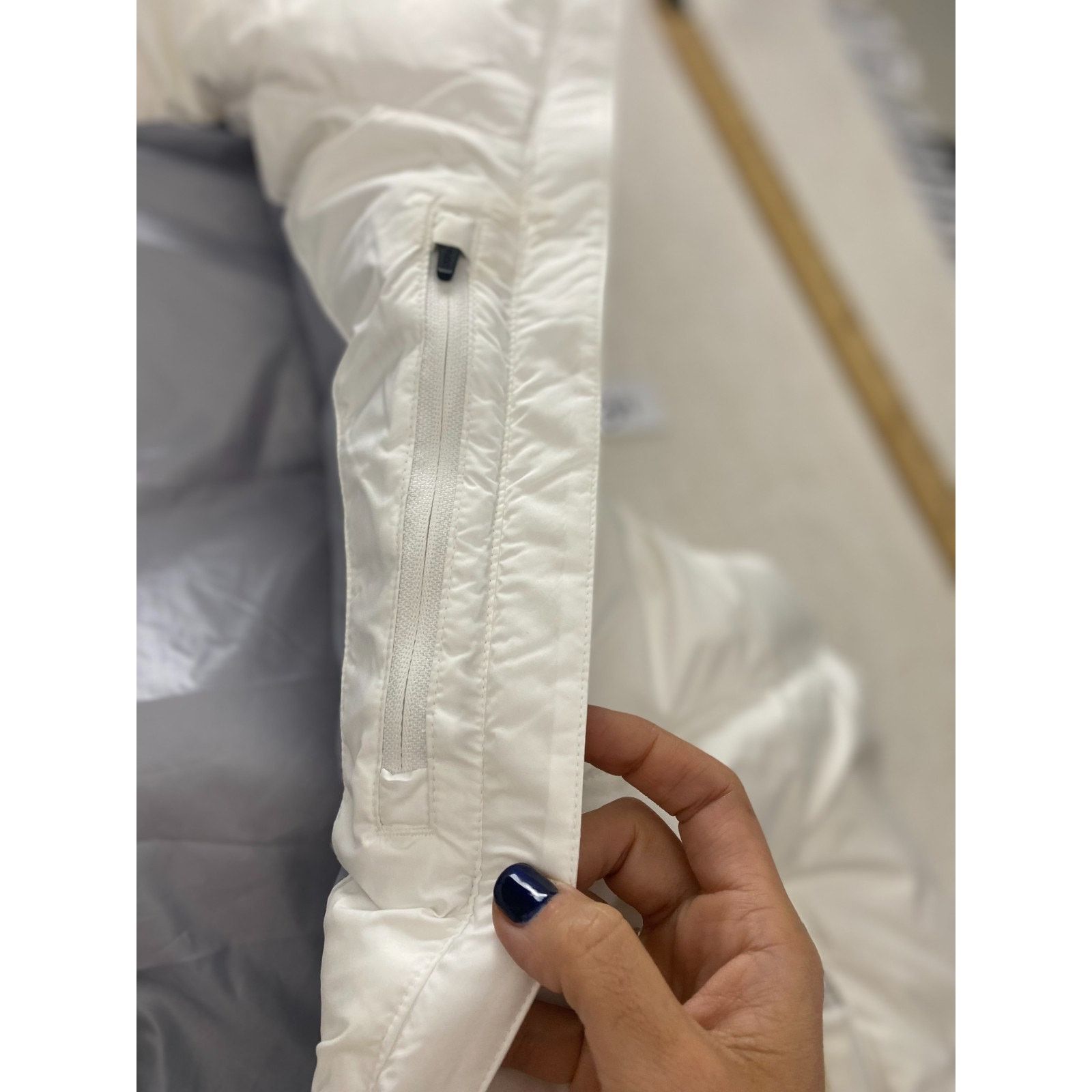 Vuori Vuori Hillside Down Vest Womens Medium White 650 Puffer NWT Size M / US 6-8 / IT 42-44 - 12 Thumbnail