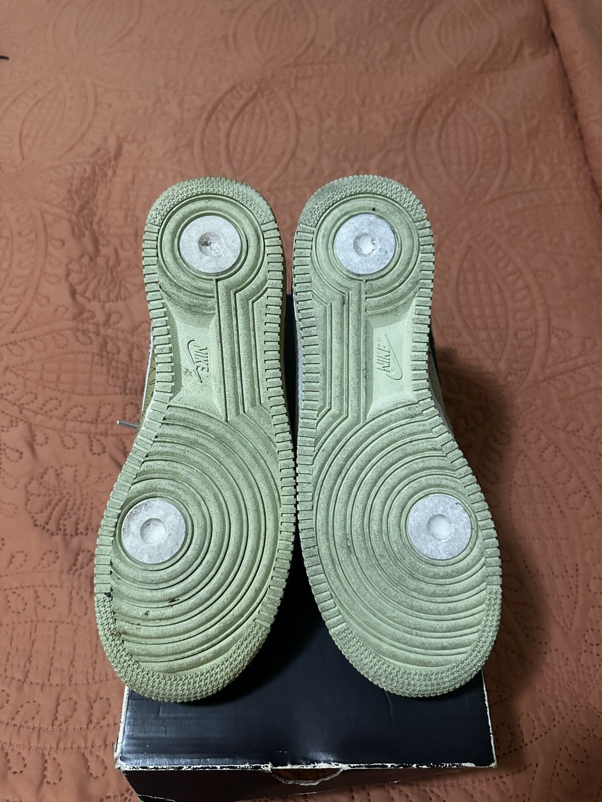 Nike WMNS AIR FORCE 1 PREMIUM '07 'PISTACHIO Size US 8.5 / EU 41-42 - 6 Thumbnail