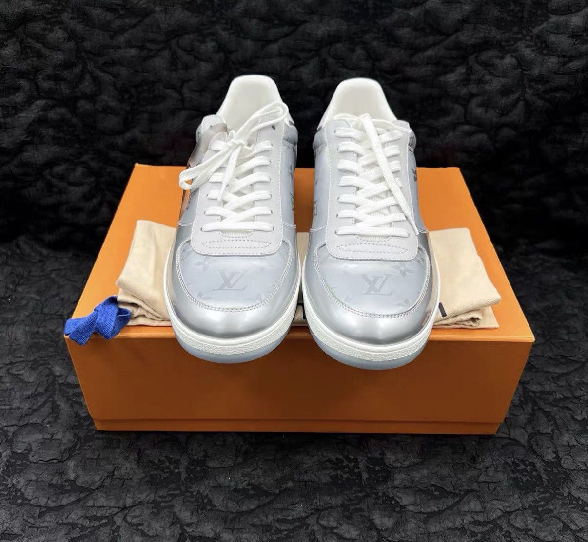 Louis Vuitton Louis Vuitton Rivoli Silver Grey All-over Print Sneakers J41 Size US 10 / EU 43 - 1 Thumbnail