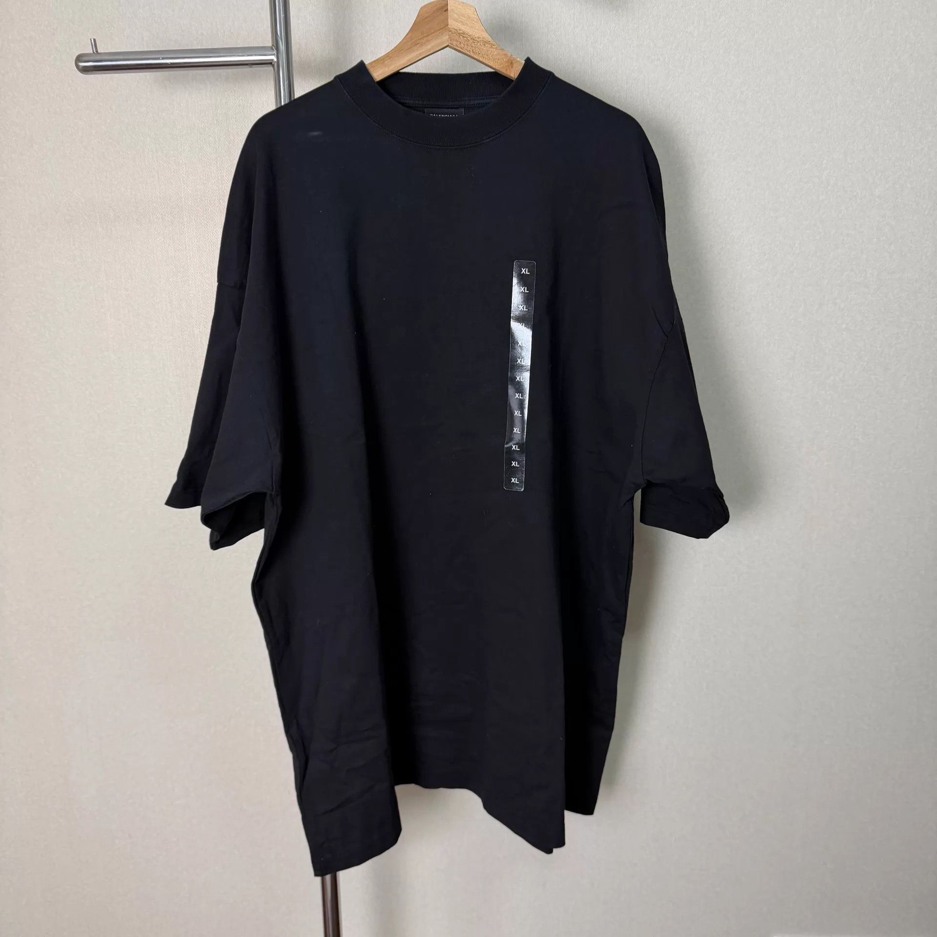 Balenciaga Balenciaga FW22 Logo Print Oversized Crewneck Black L Size US S / EU 44-46 / 1 - 1 Thumbnail
