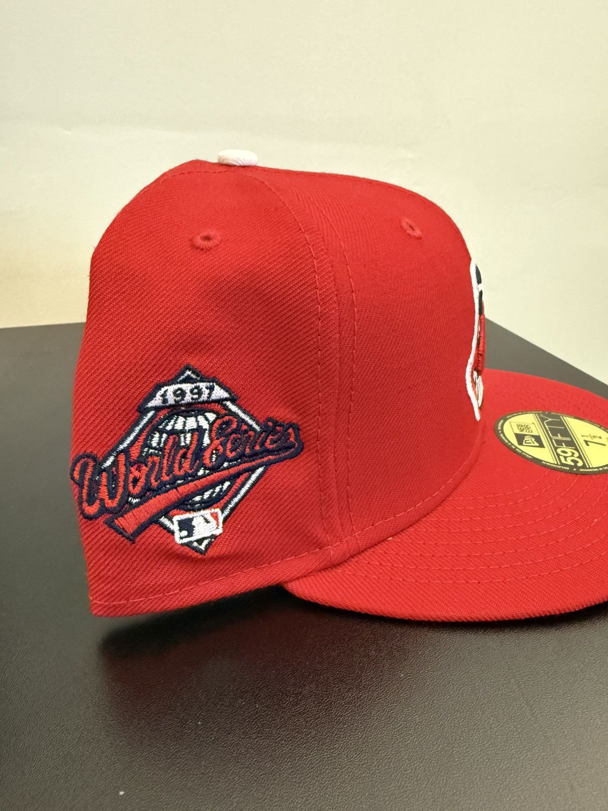 MLB × New Era Cleveland Indians Chief Wahoo Side Patch 7 1/2 Fitted Hat Size ONE SIZE - 3 Thumbnail