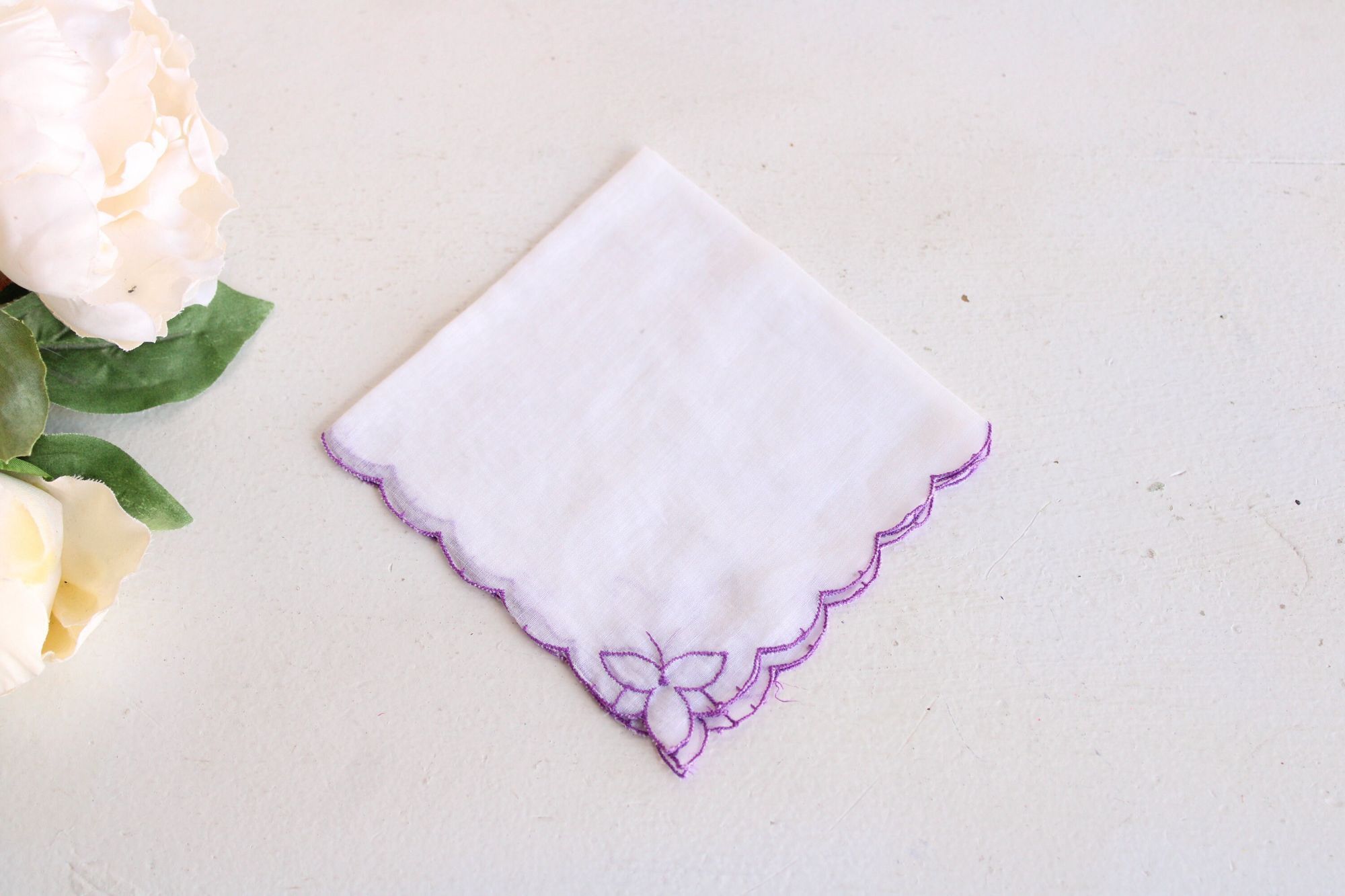Vintage Vintage Handkerchief, Purple Flower Embroidery on White Cott Size ONE SIZE - 2 Thumbnail