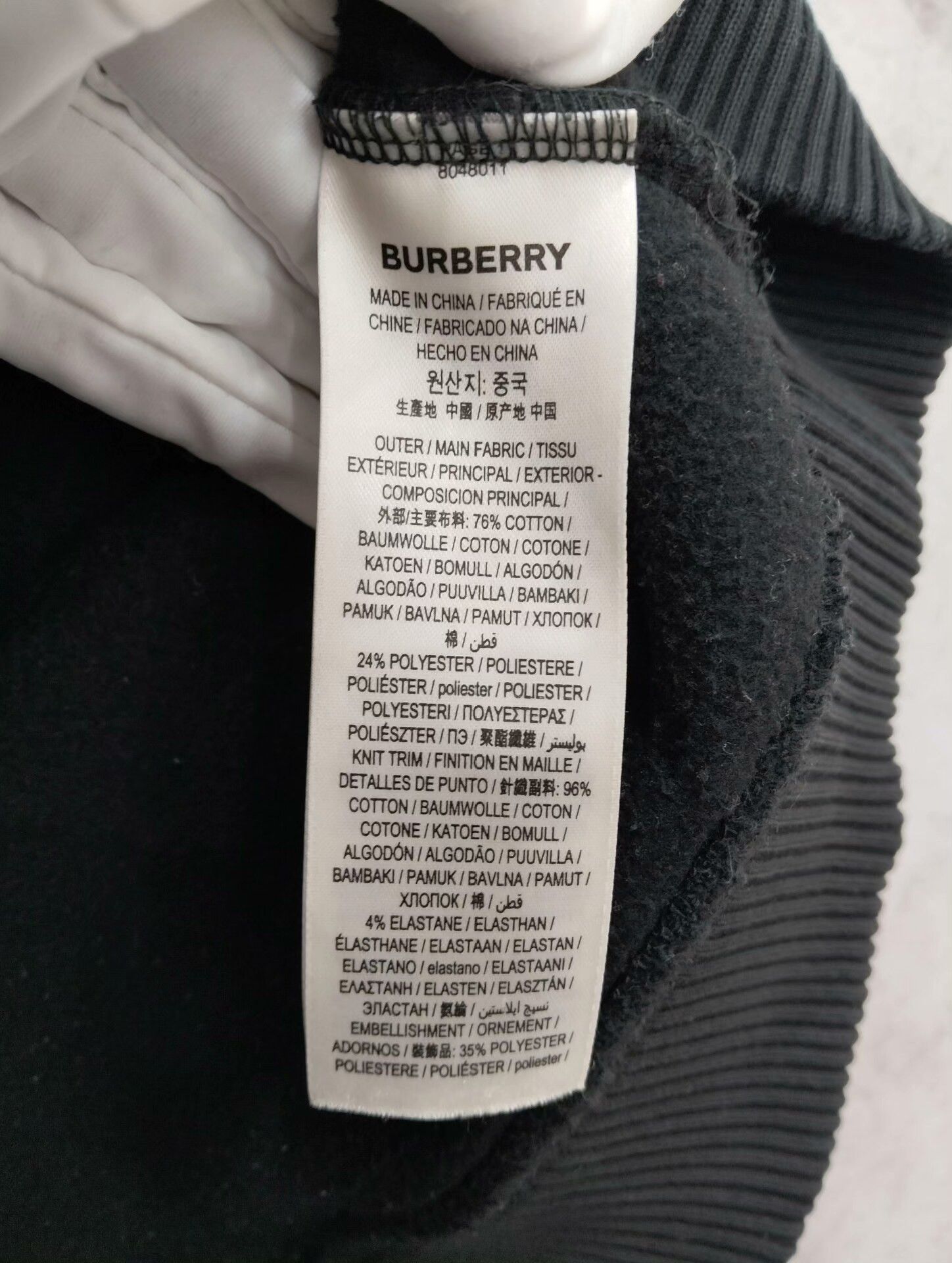 Burberry burberry black sweatshirt with logo patch Size US M / EU 48-50 / 2 - 6 Thumbnail