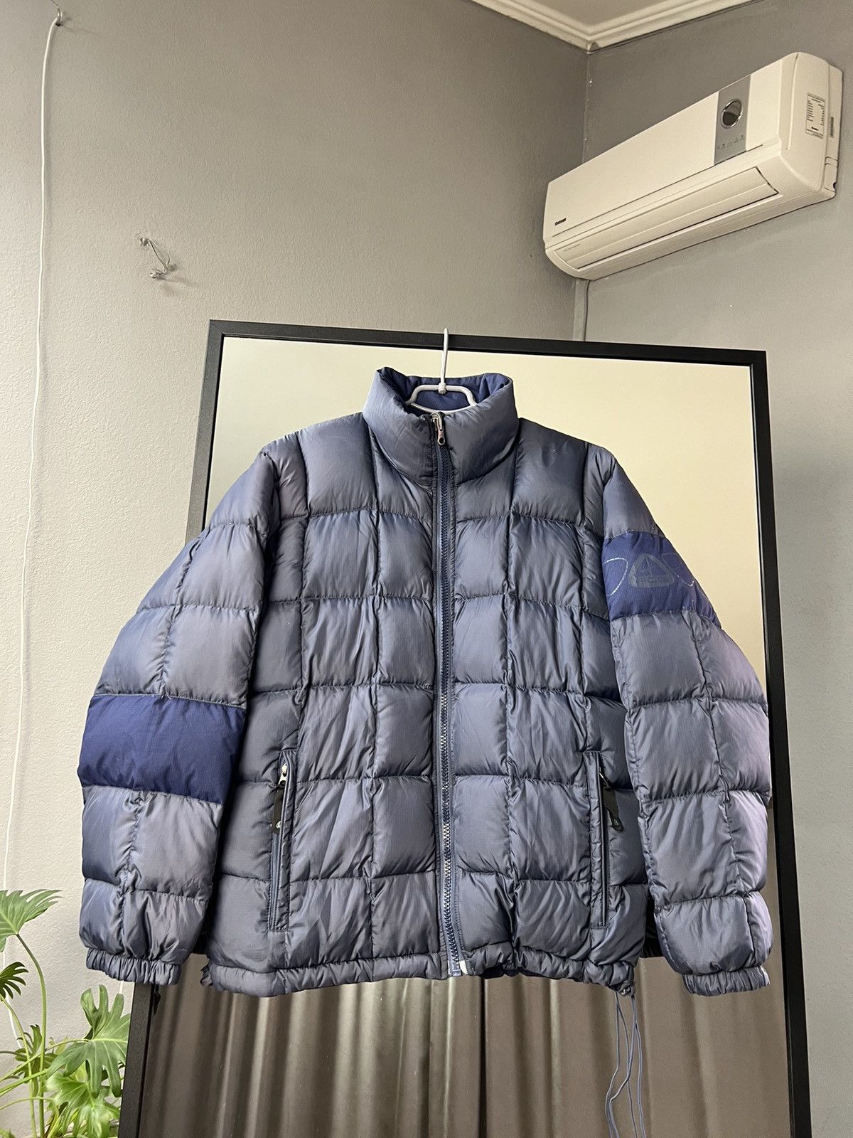 image of Vintage Y2K Nike Acg Down Jacket Nike Puffer Jacket Down in Blue, Men's (Size Small)