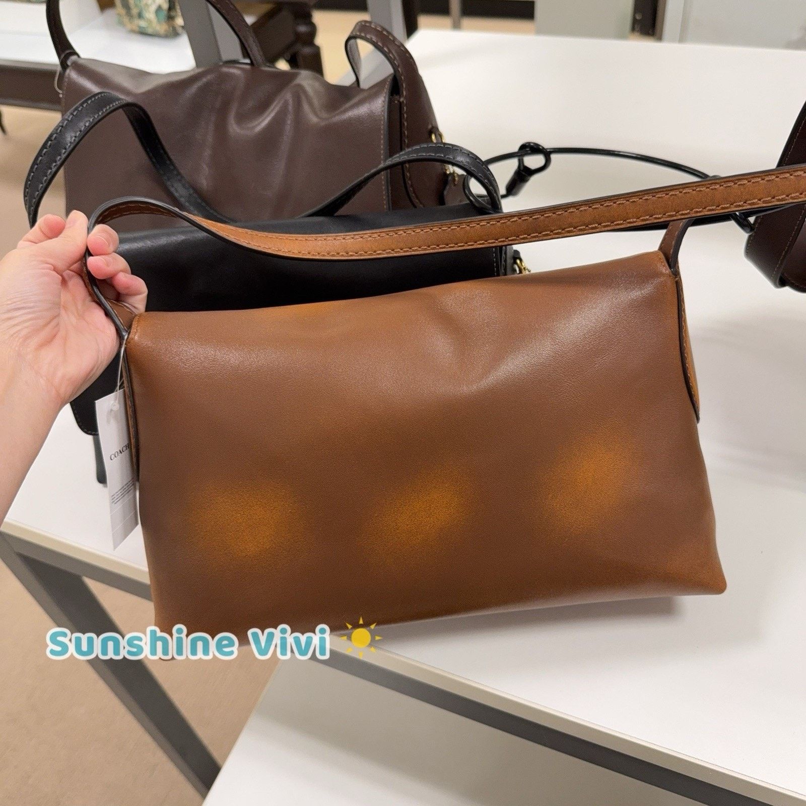 Coach NWT Coach Chelsea Shoulder Bag 30 Loved Leather CEN58 Size ONE SIZE - 6 Thumbnail