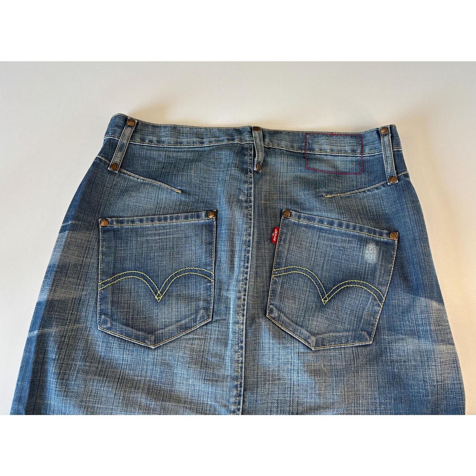 Levi's Vintage Levi’s Engineered Y2K Asymmetric Denim Skirt Twisted Size 27" / US 4 / IT 40 - 4 Thumbnail