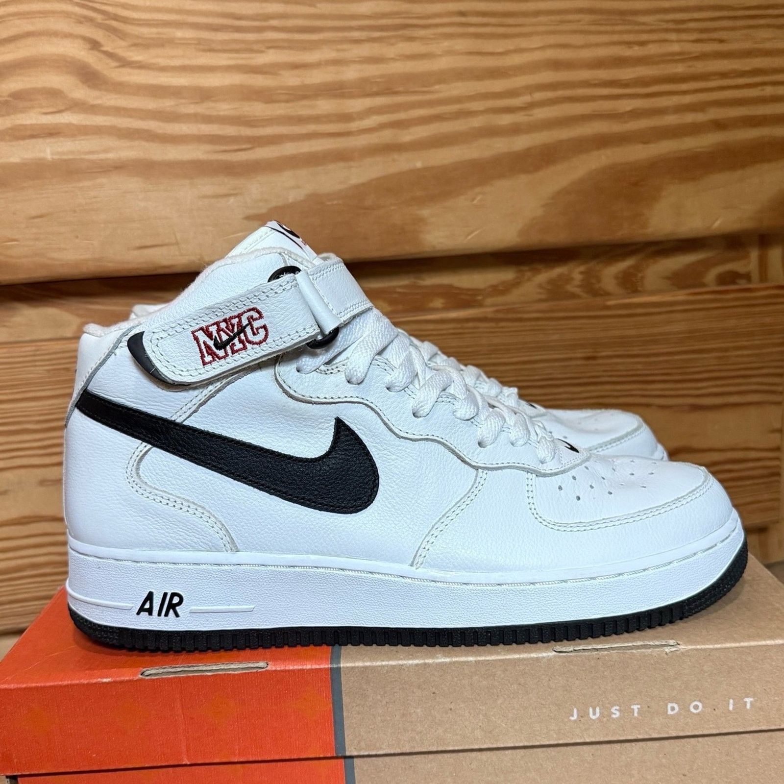 Nike 2003 Nike Air Force 1 Mid NYC White Black Varsity Red Size US 11 / EU 44 - 5 Thumbnail